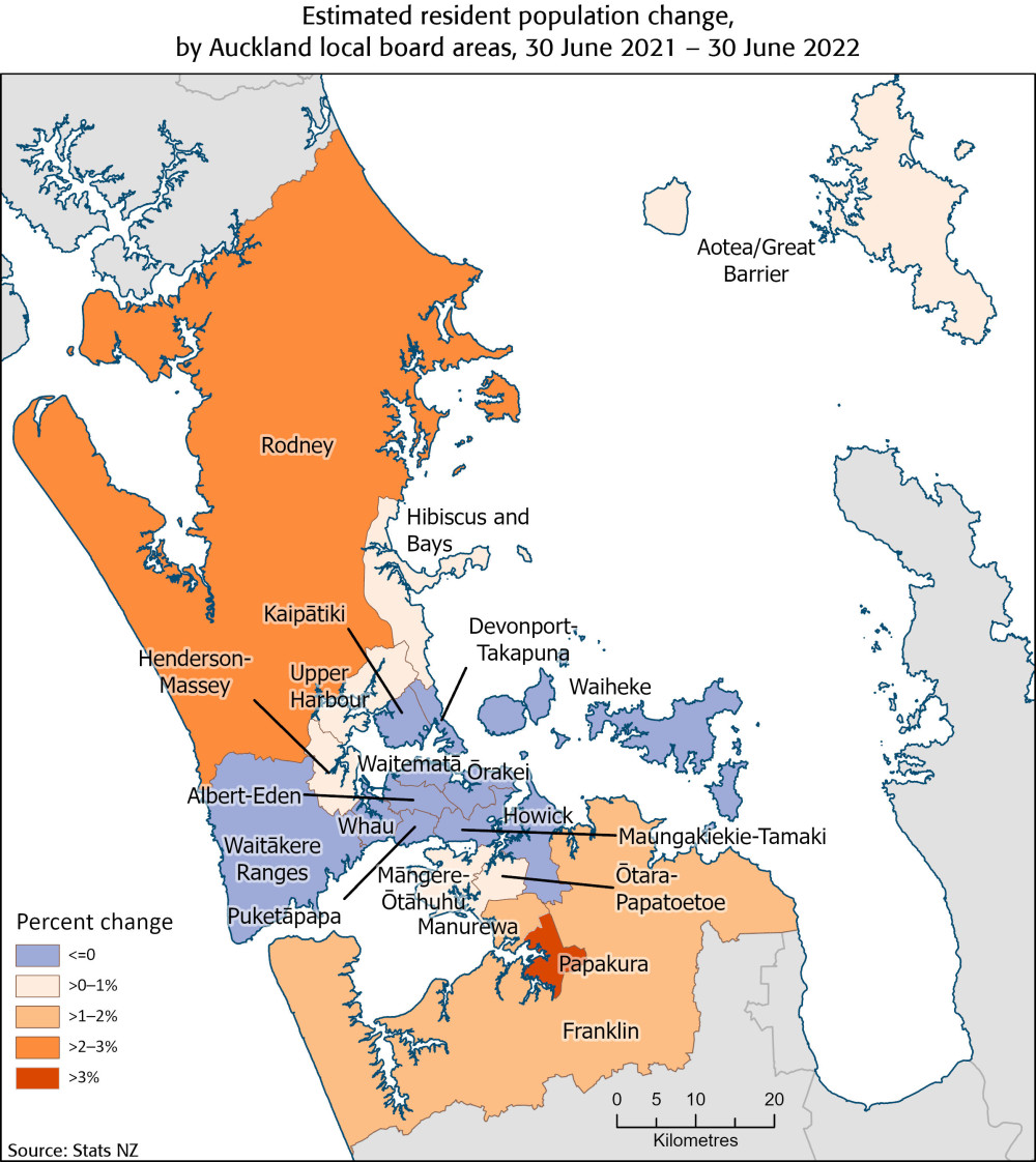 The map shows the territorial authority and Auckland local board areas, each assigned a colour to show the range of change in the estimated resident population in the year ended 30 June 2022.  See link to text alternative under image.